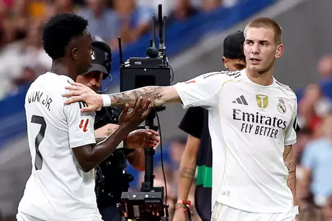 ليس بسبب استبداله... الكشف عن سر غضب فينيسيوس أمام كايرات ألماتي (صورة)